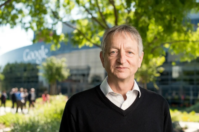 Geoffrey Hinton tại trụ sở của Google ở Mountain View, California năm 2015. Ảnh: AP