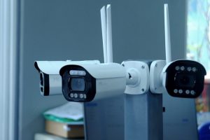 Một mẫu camera giám sát do doanh nghiệp Việt Nam sản xuất. Ảnh: Trọng Đạt