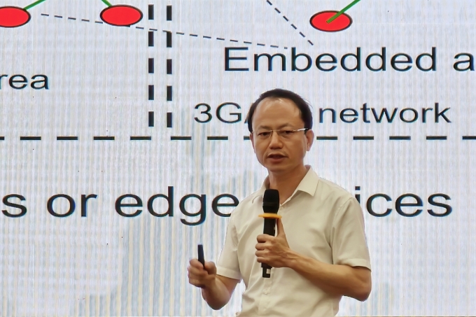 GS Trần Xuân Tú, Viện trưởng Công nghệ thông tin, Đại học Quốc gia Hà Nội. Ảnh: Trọng Đạt