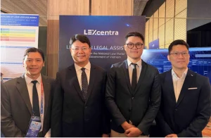 Anh Dương Bảo Trung, Giám đốc điều hành LEXengine (vị trí thứ 3 từ trái sang) cùng các cộng sự tham dự Diễn đàn Pháp luật ASEAN 2026. Ảnh: Nhân vật cung cấp
