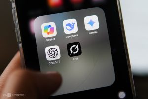 Logo các ứng dụng AI Copilot, DeepSeek, Gemini, ChatGPT, Grok. Ảnh: Lưu Quý